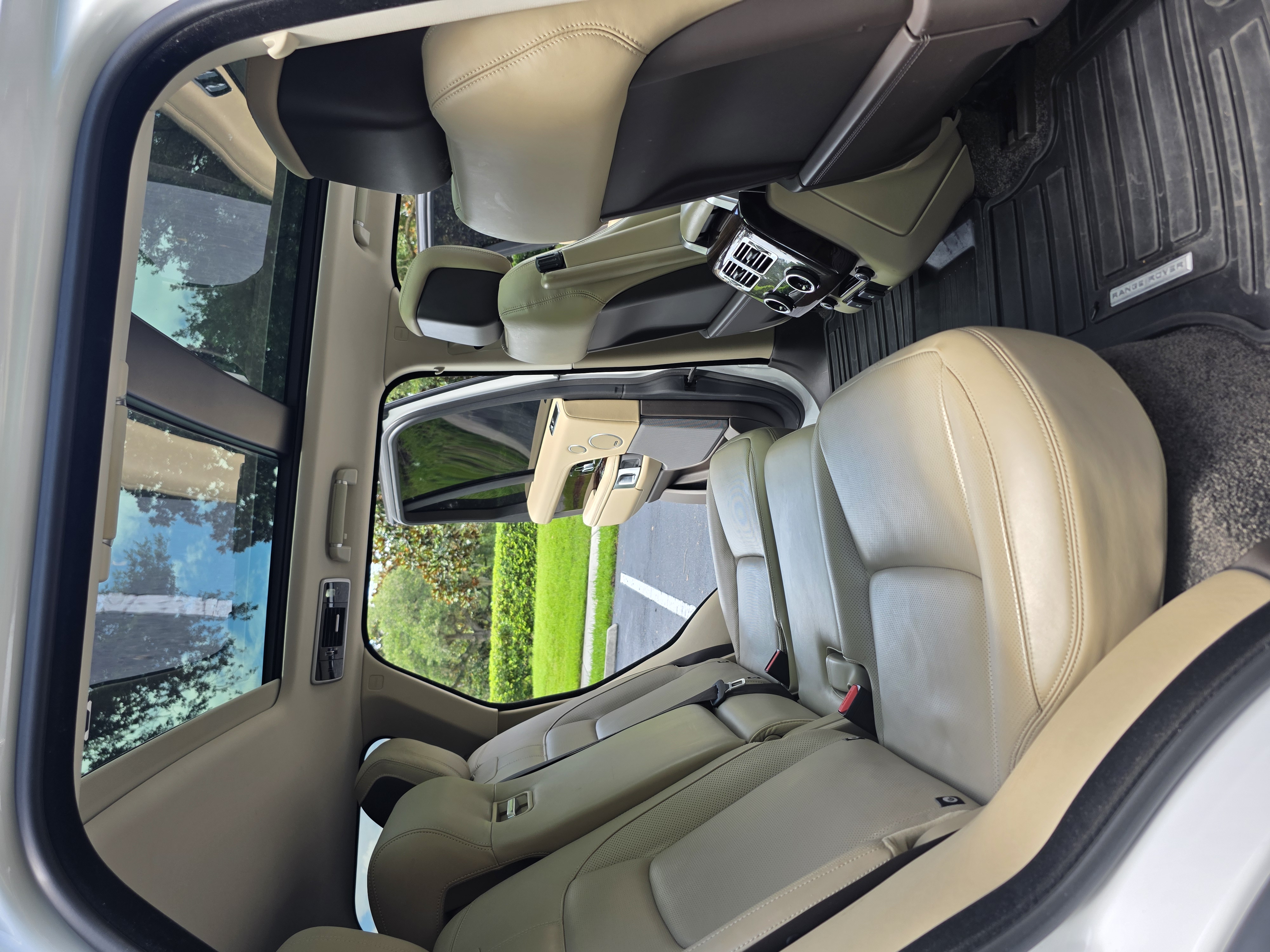 2020 Land Rover Range Rover HSE photo 46