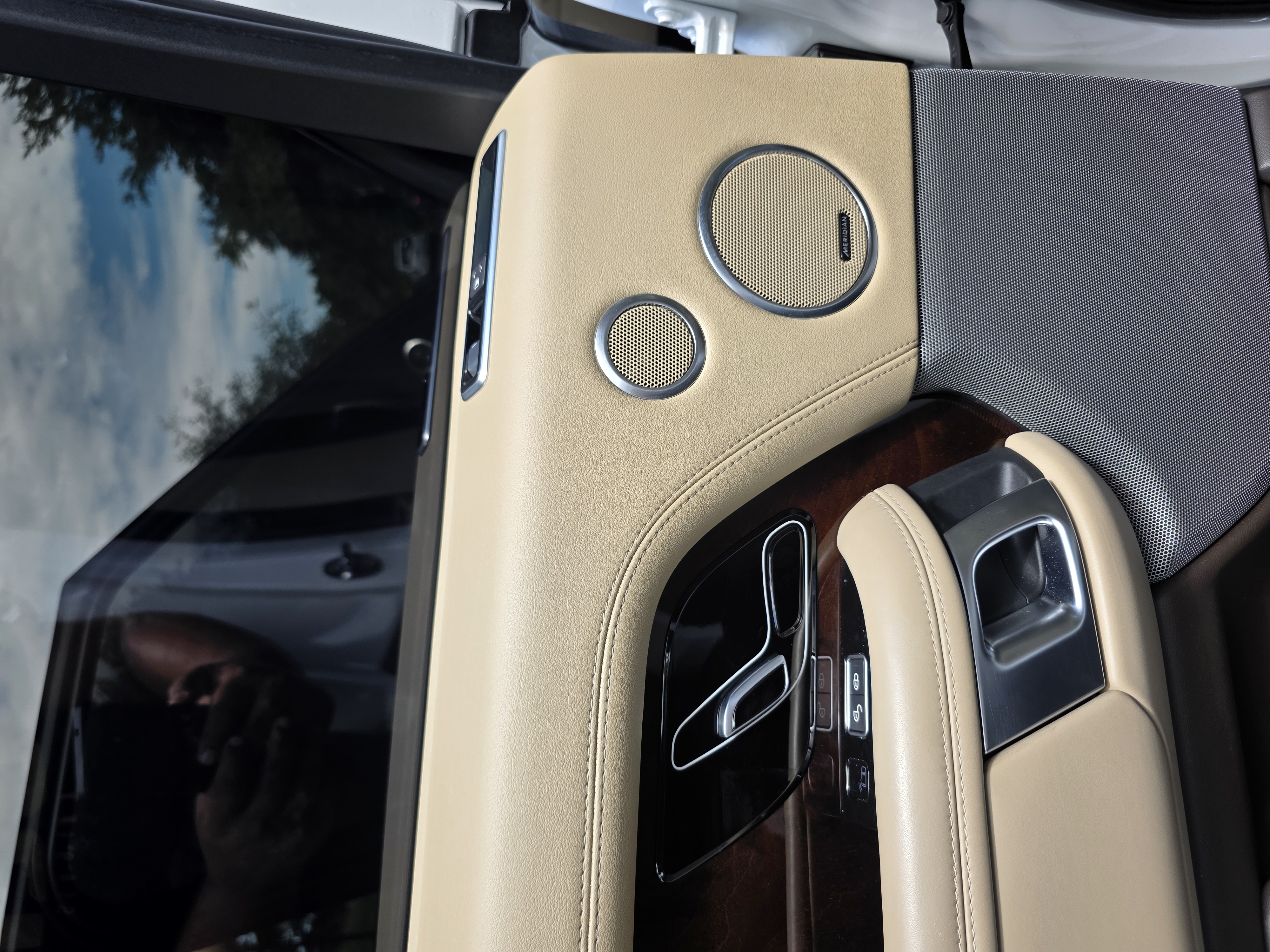 2020 Land Rover Range Rover HSE photo 43