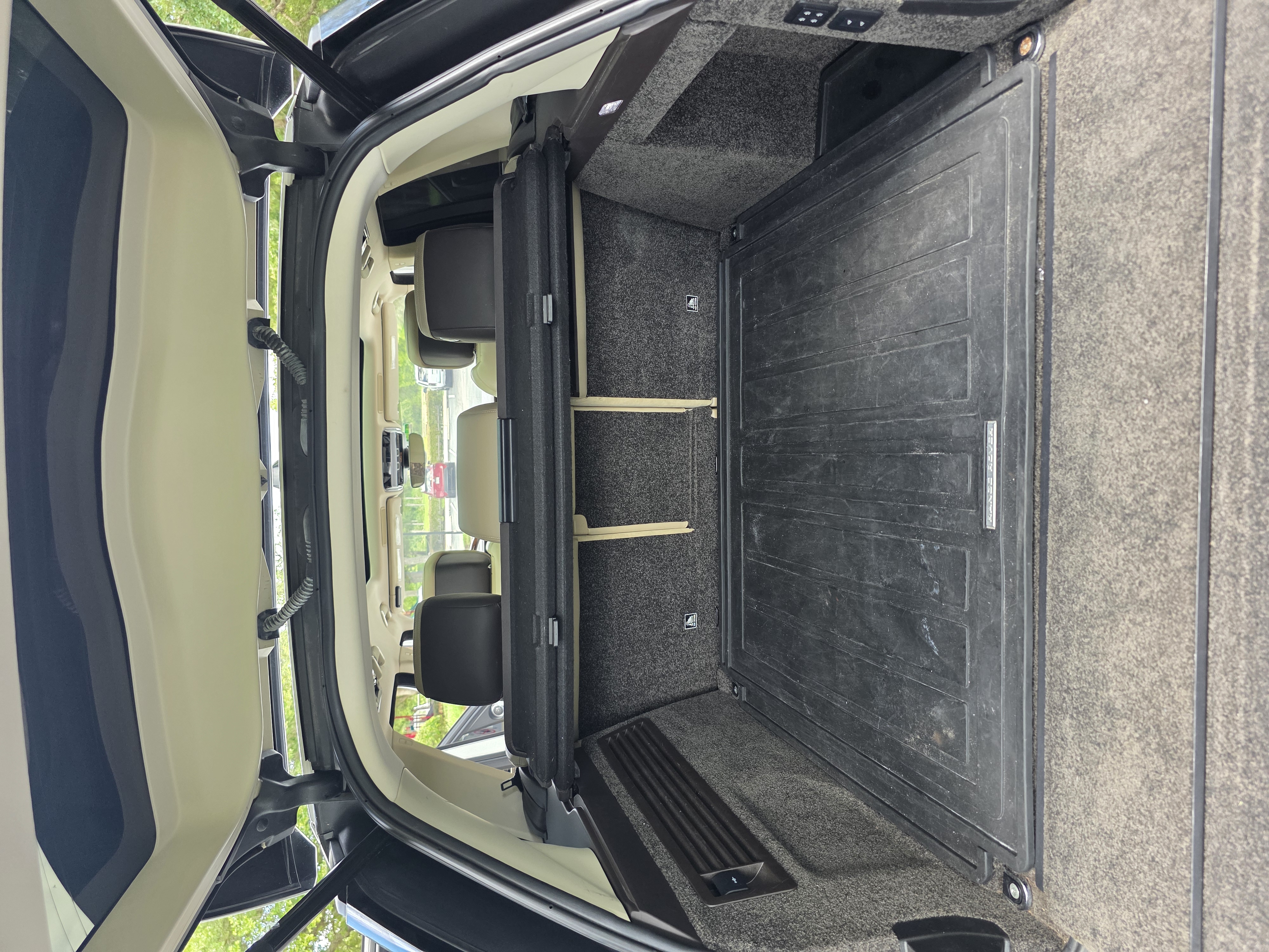 2020 Land Rover Range Rover HSE photo 34