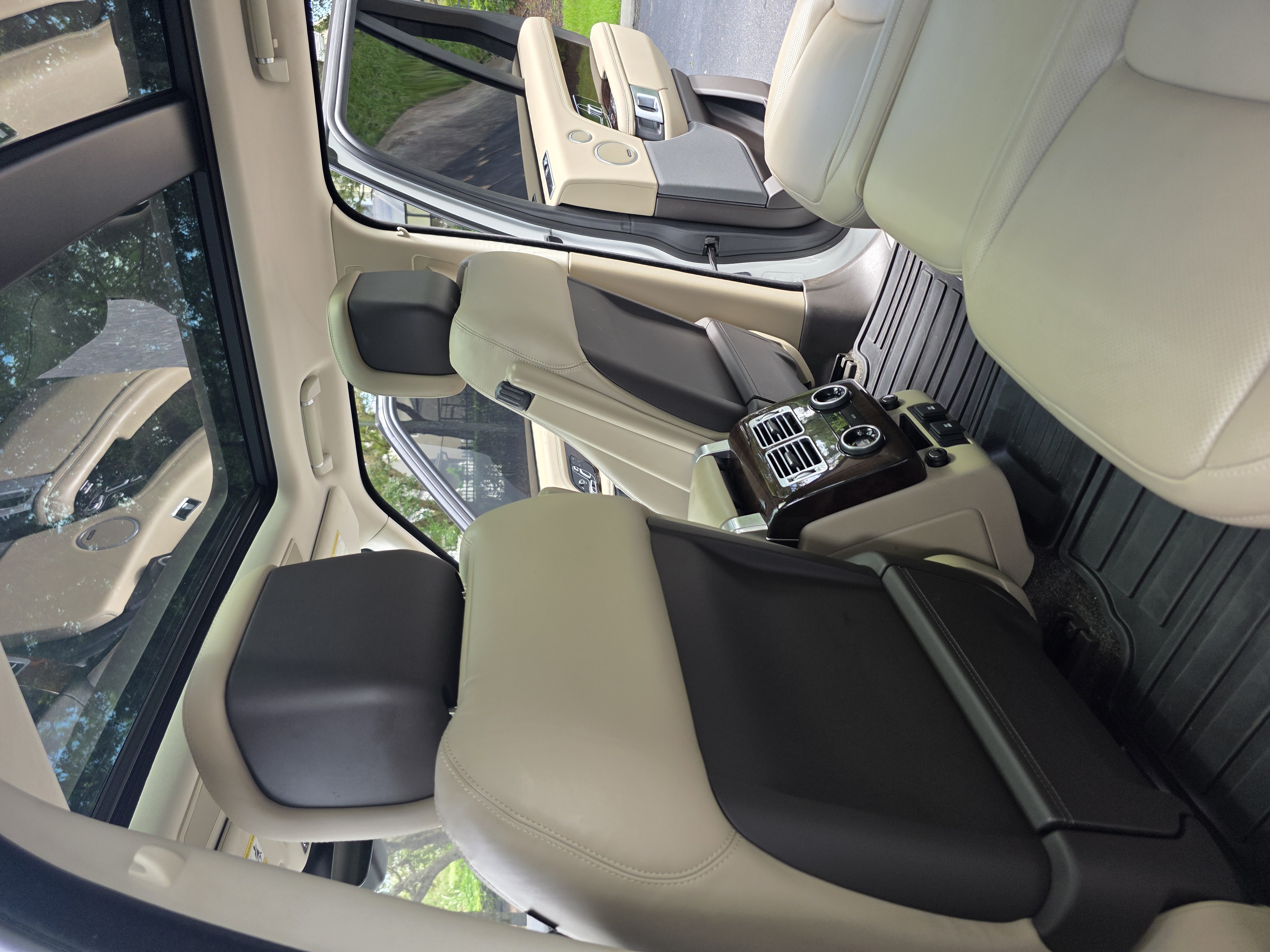 2020 Land Rover Range Rover HSE photo 40