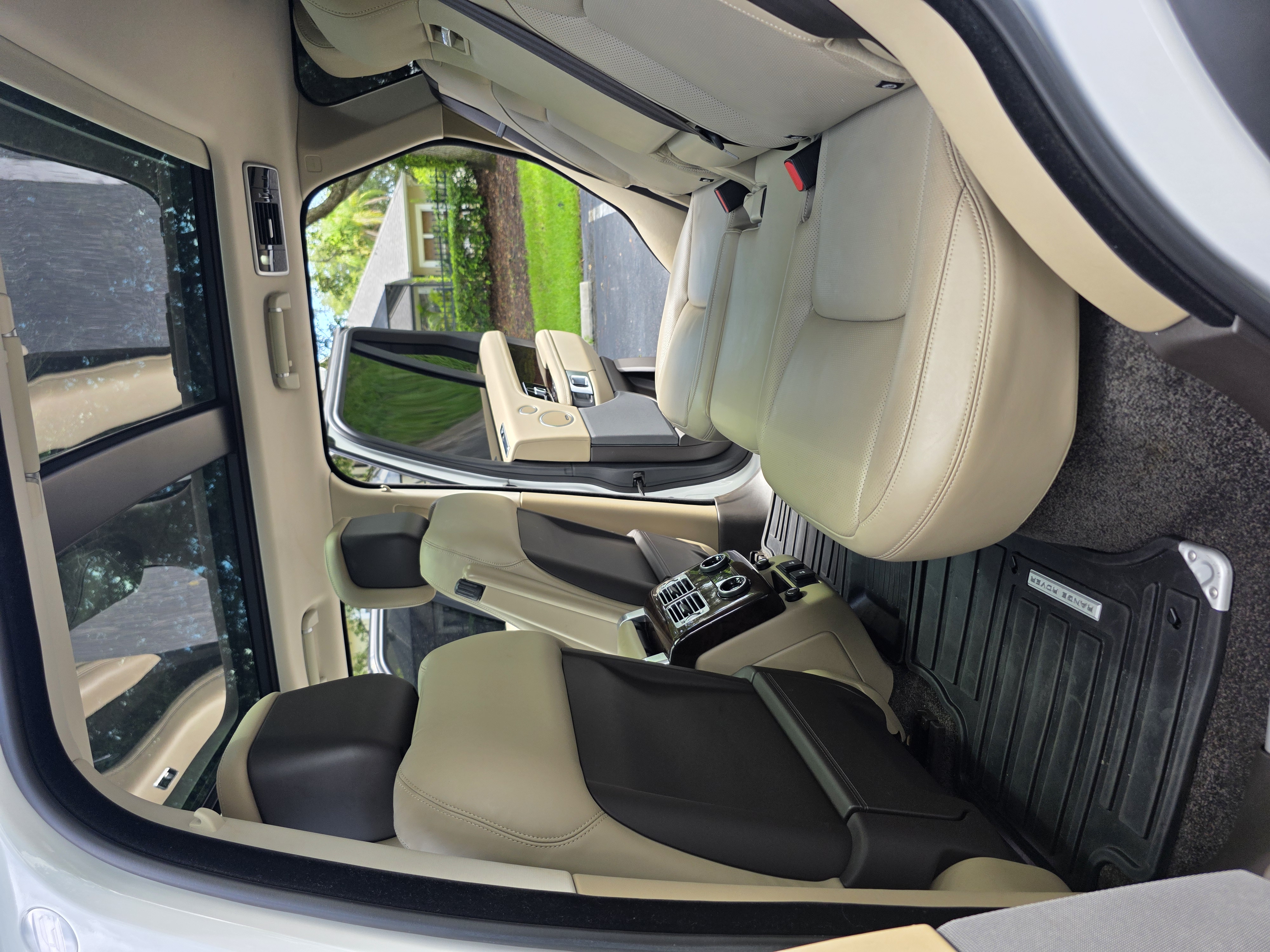 2020 Land Rover Range Rover HSE photo 39