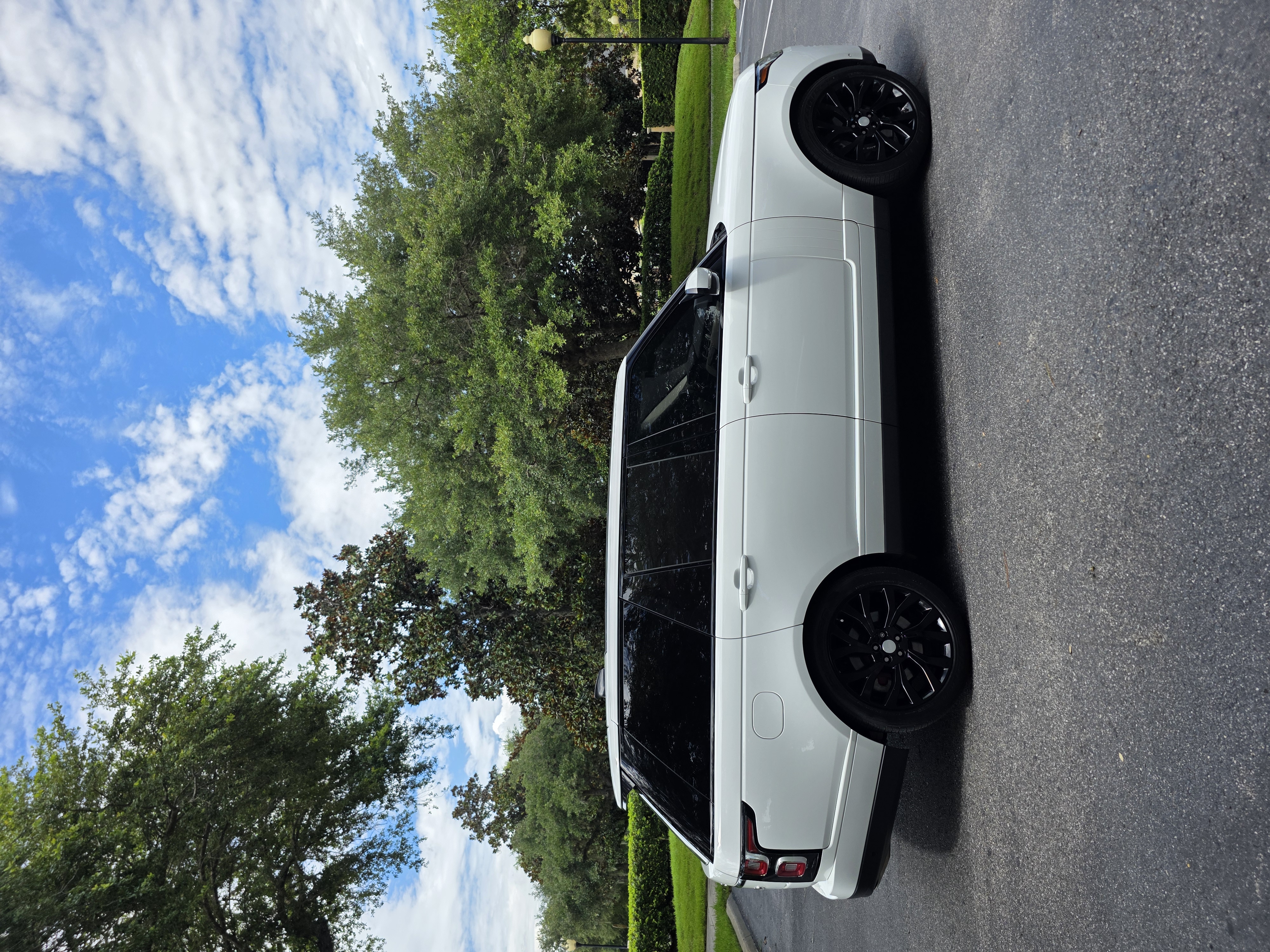 2020 Land Rover Range Rover HSE photo 11