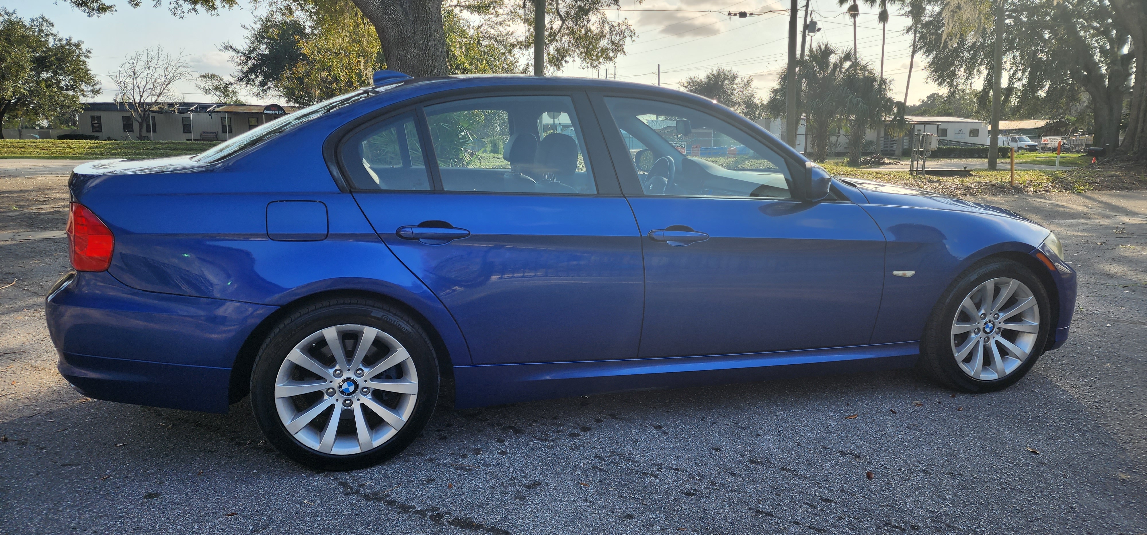 2011 BMW 328i Base photo 17