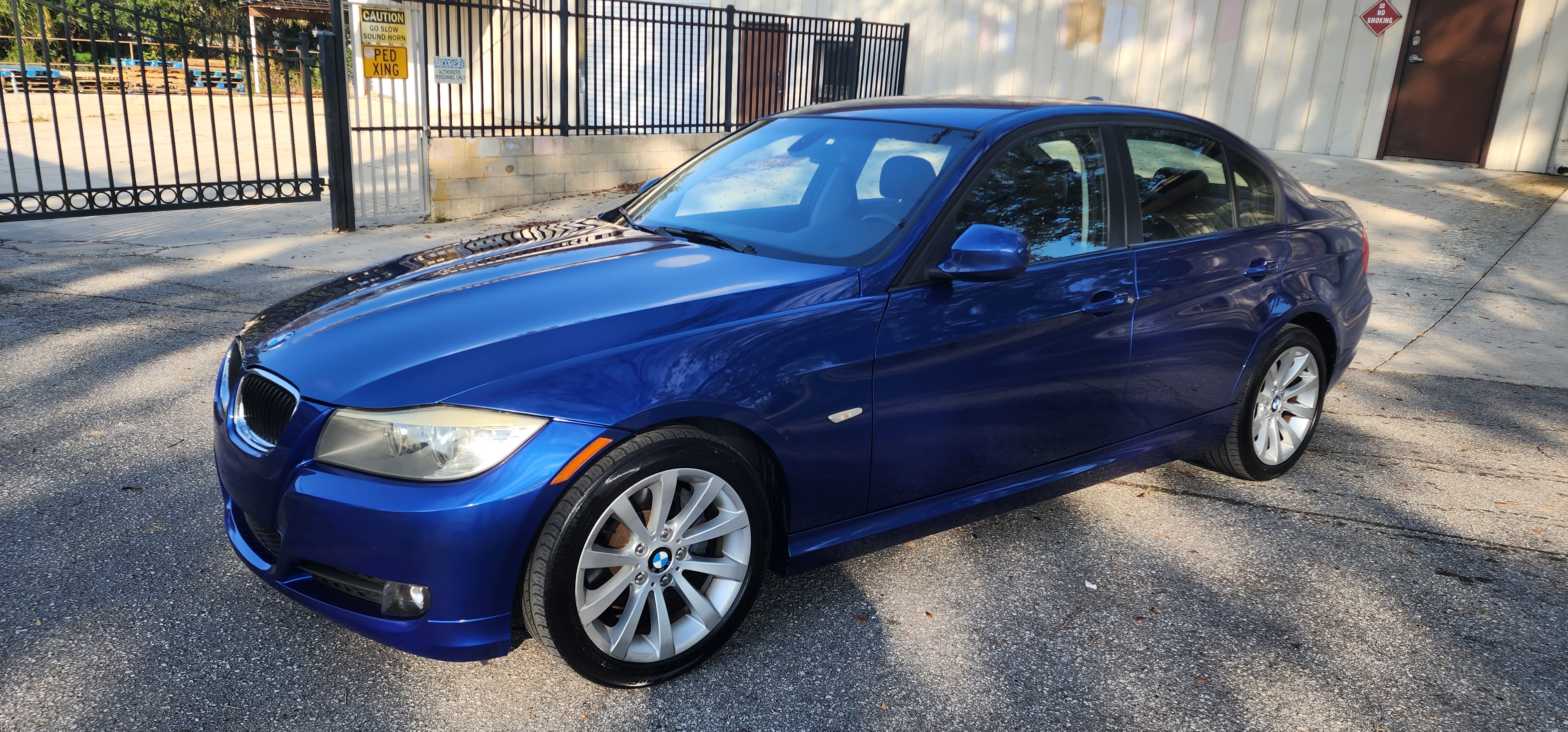 2011 BMW 328i Base photo 22